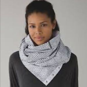 Lululemon Vinyasa scarf